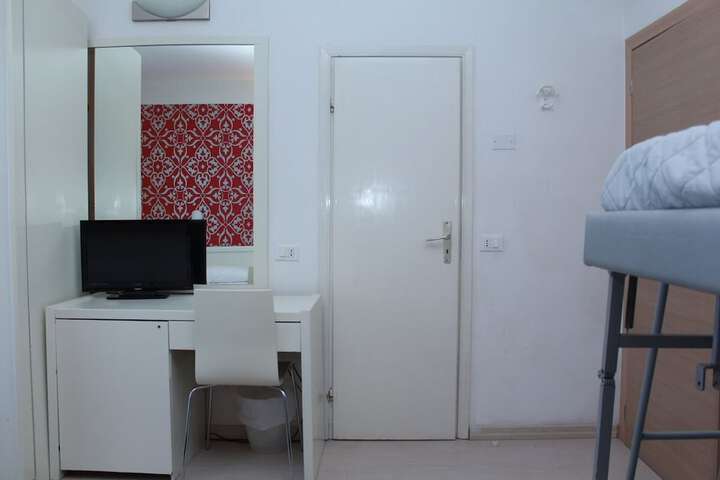 Room 17 of 36