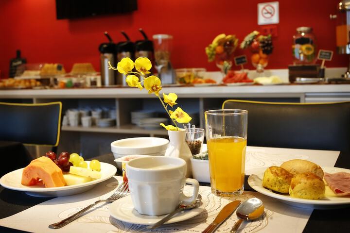 Breakfast/Coffee Service 19 of 39