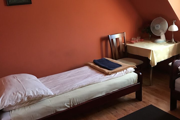 Room 4 of 17