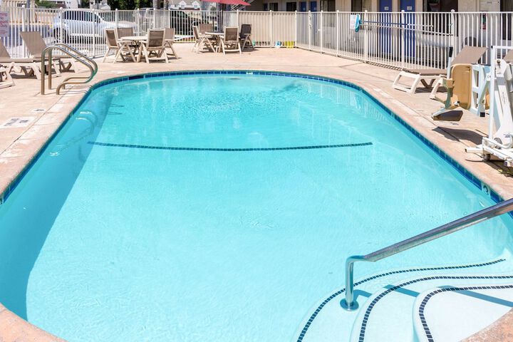 Pool Hotel