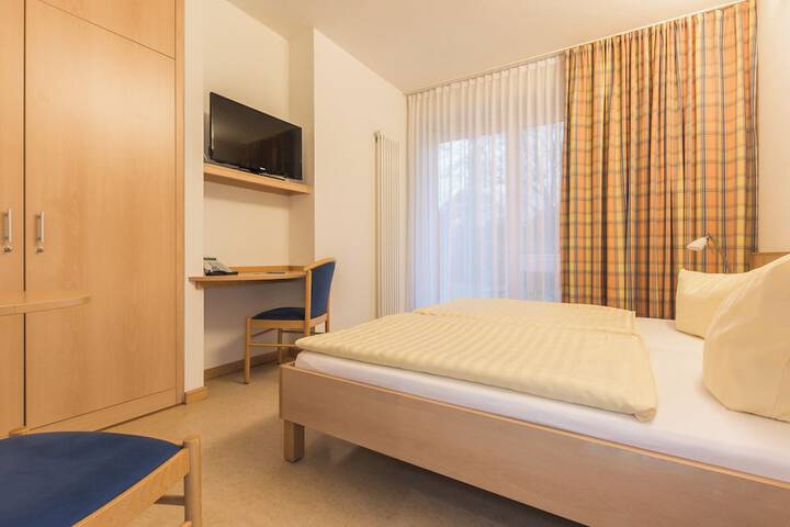 Room 5 of 33