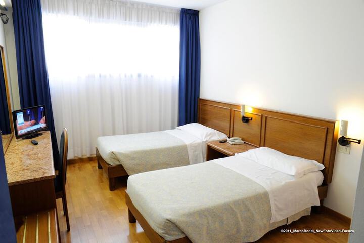 Room 7 of 24