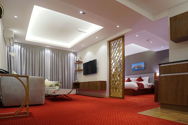 Room 18 of 83