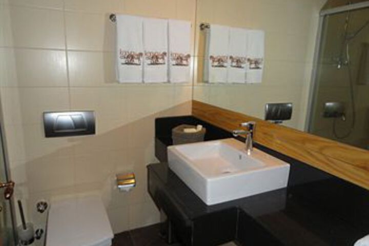 Room 3 of 49