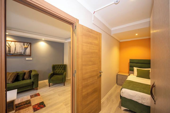 Room 32 of 158