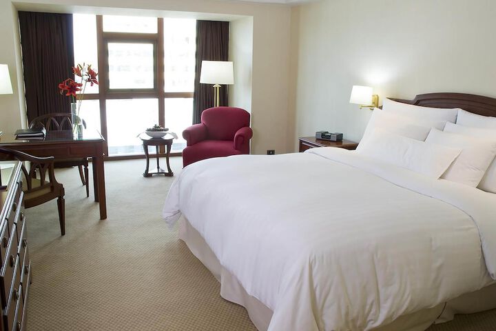 Room 28 of 170