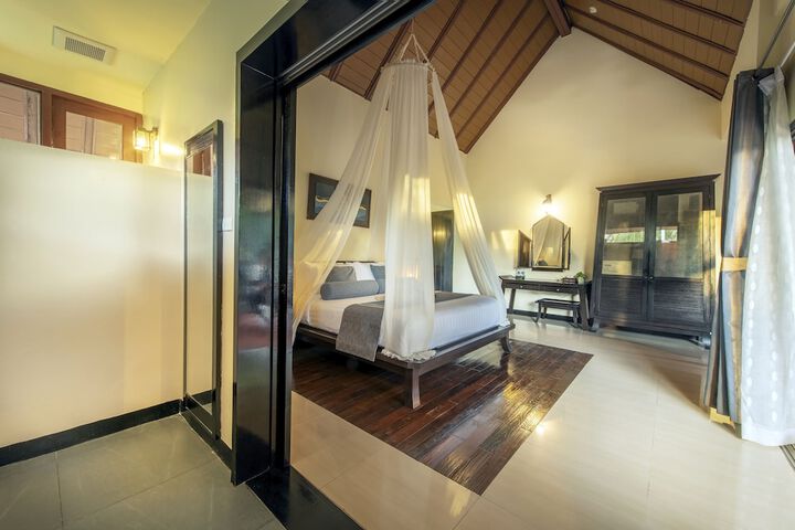 Room 9 of 114