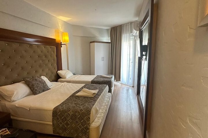 Room 25 of 93
