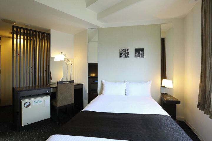 Room 11 of 42