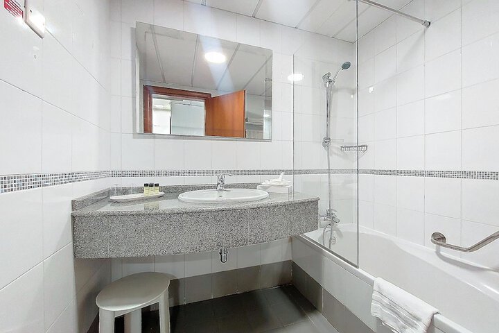 Room 105 of 148