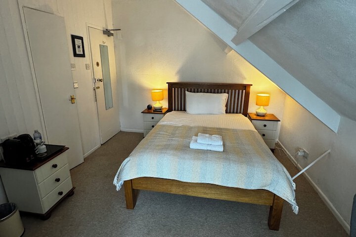 Room 26 of 83