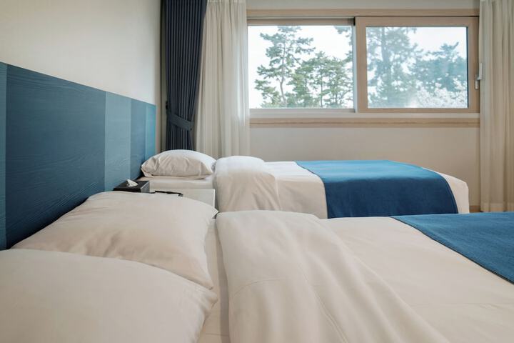 Room 18 of 120