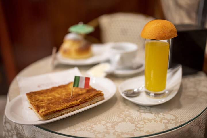 Breakfast/Coffee Service 35 of 41