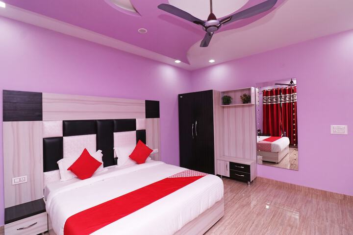 Room 13 of 18