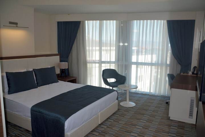 Room 6 of 8