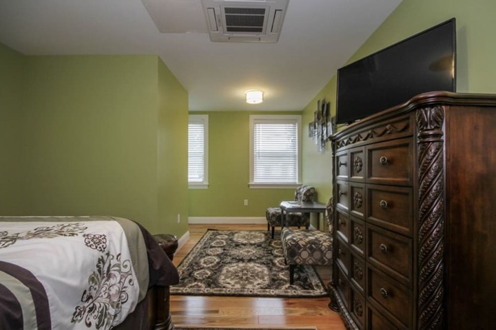 Room 3 of 32