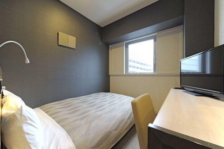 Room 16 of 40