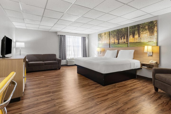 Room 16 of 46