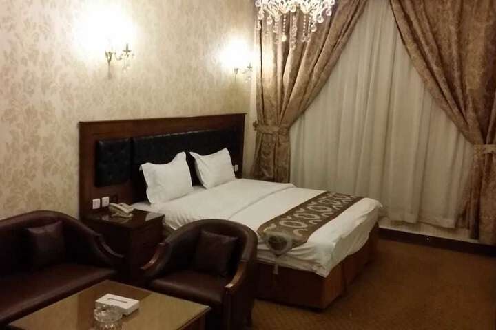 Room 5 of 32