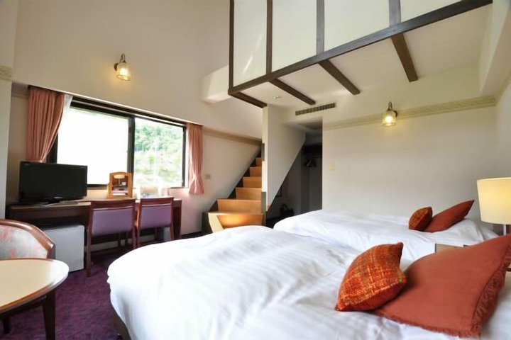 Room 4 of 66