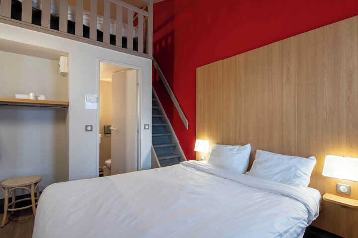 Room 13 of 42