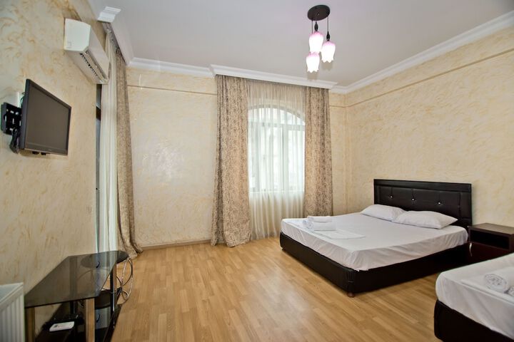 Room 9 of 93