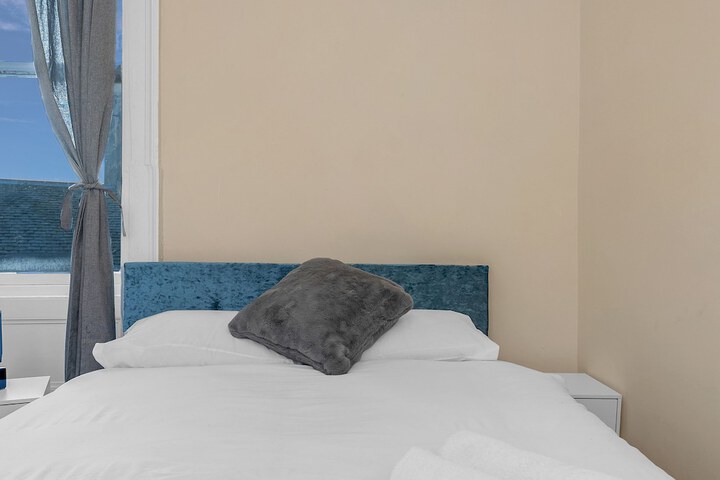 Room 4 of 38