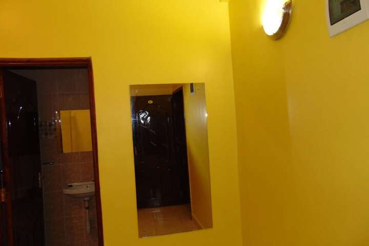 Room 10 of 34