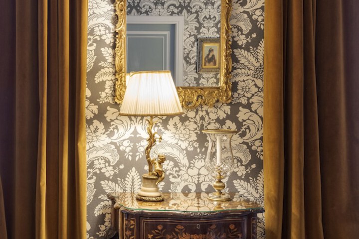Room 13 of 76