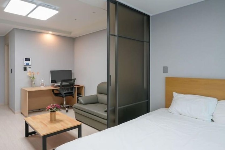 Room 18 of 27