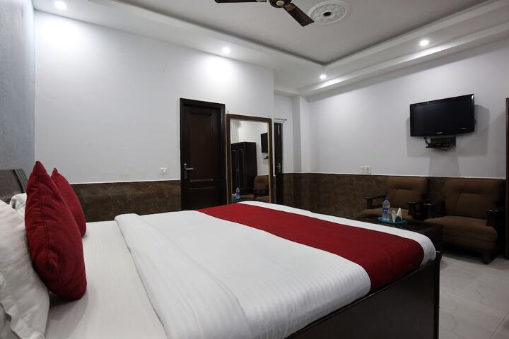 Room 5 of 13