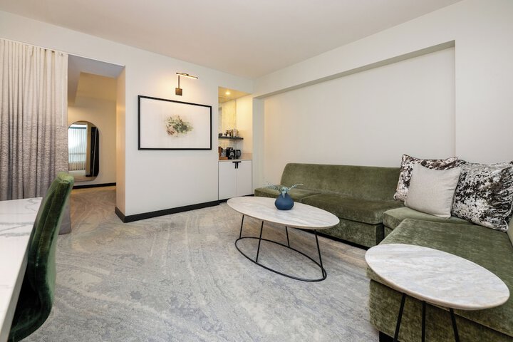 Room 53 of 170
