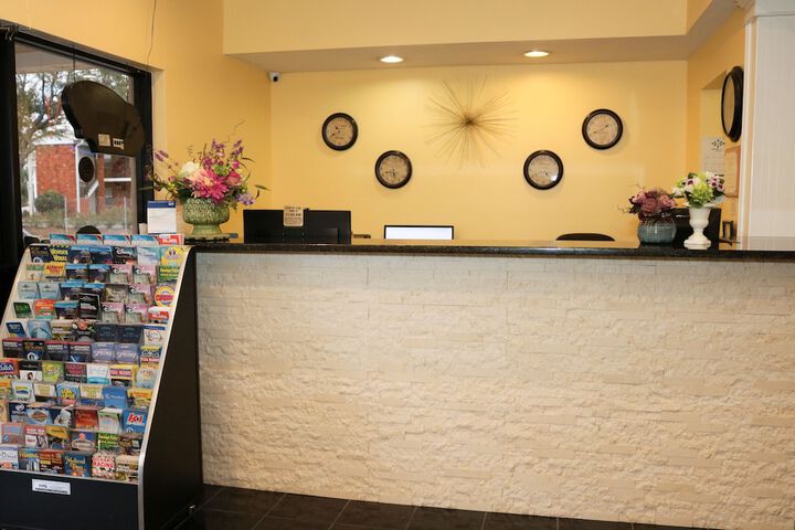 Check-in/check-out kiosk