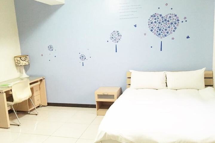 Room 6 of 9