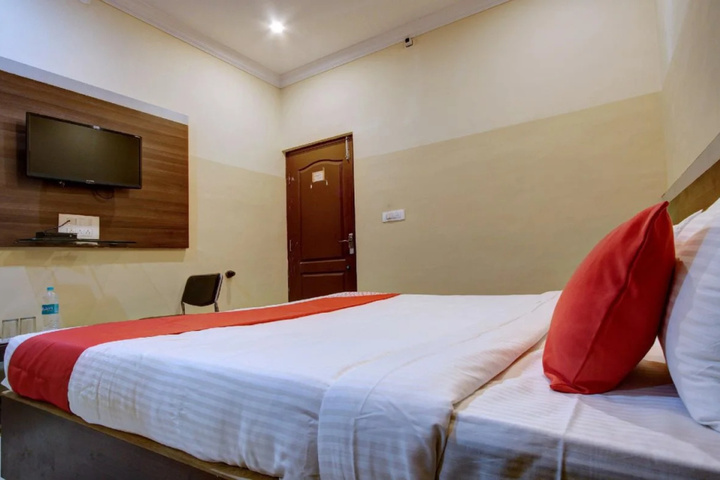 Room 3 of 16