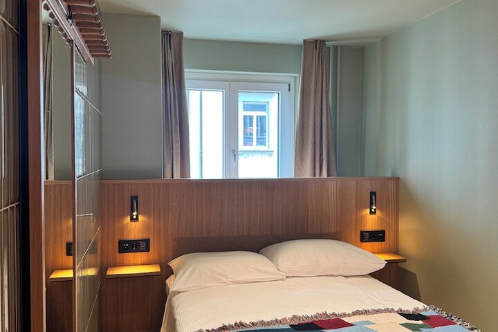 Room 51 of 110