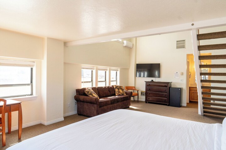 Room 10 of 113