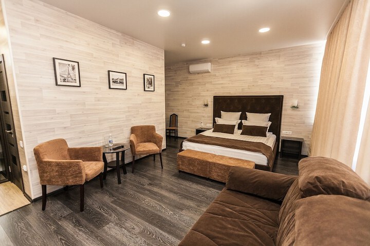 Room 4 of 23
