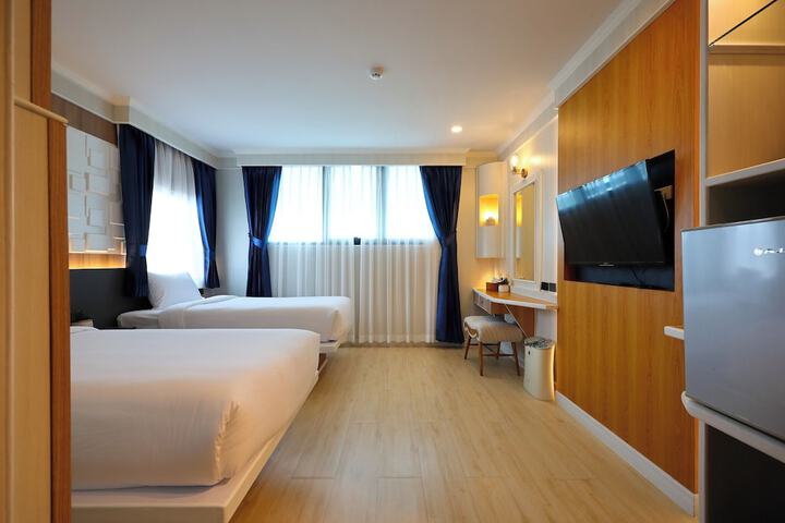 Room 27 of 86