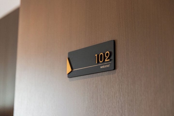 Room 100 of 171