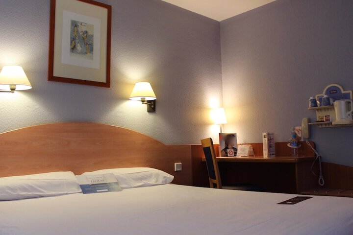 Room 4 of 18