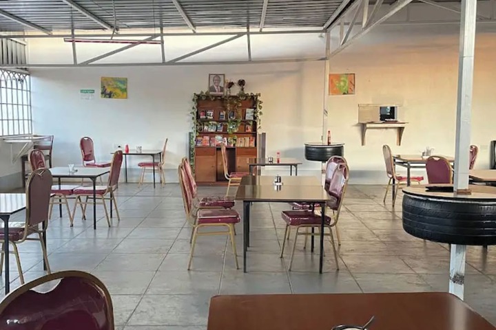 Dining 32 of 57