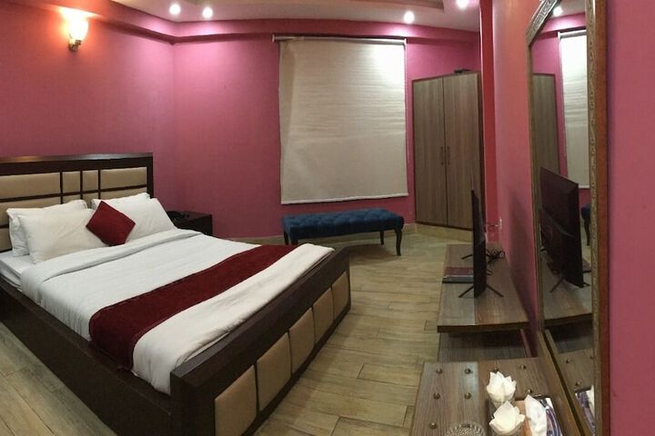 Room 12 of 33