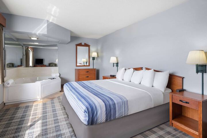 1 King Bed (28 of 34)