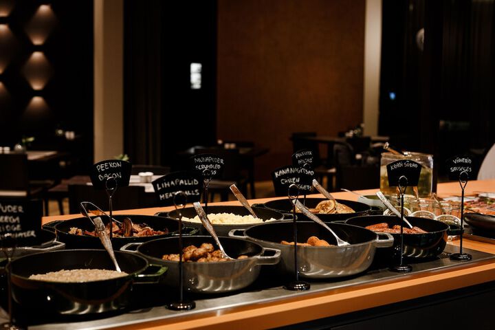Dining 76 of 83