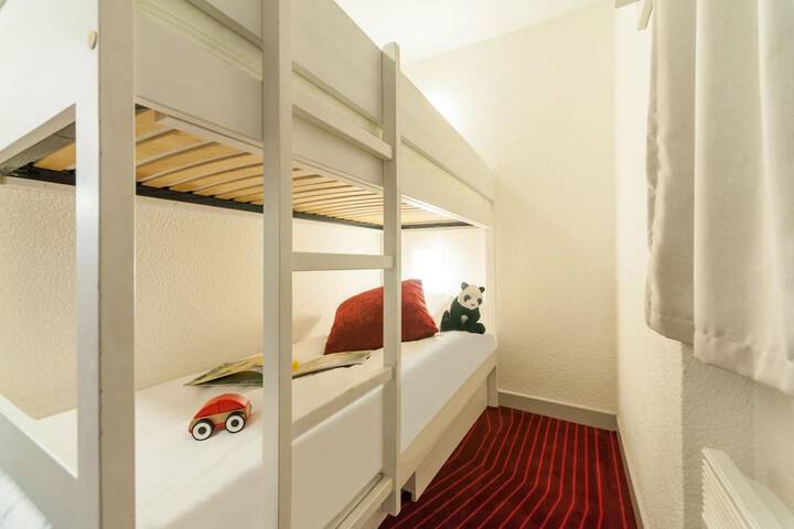 Room 2 of 50