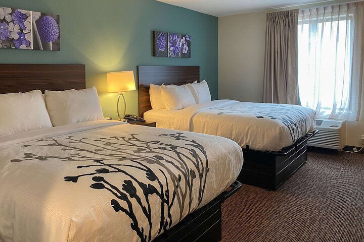 2 Queen Beds (7 of 7)