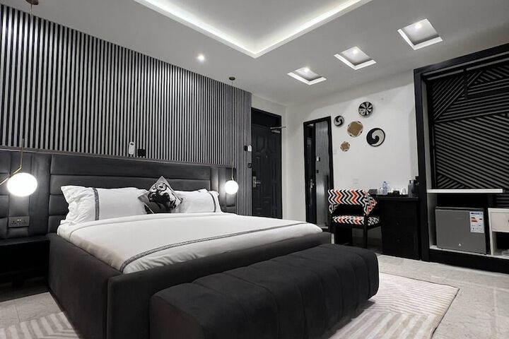 Room 16 of 60