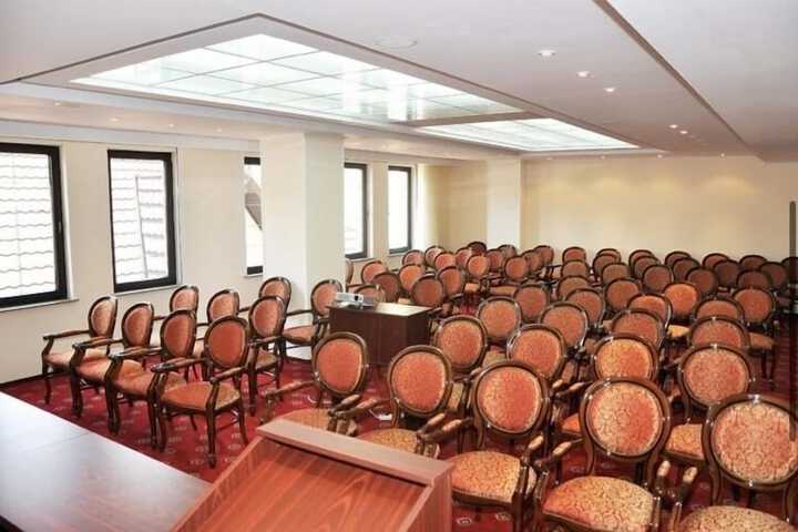 Business Center 27 of 28