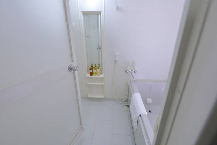 Room 14 of 16